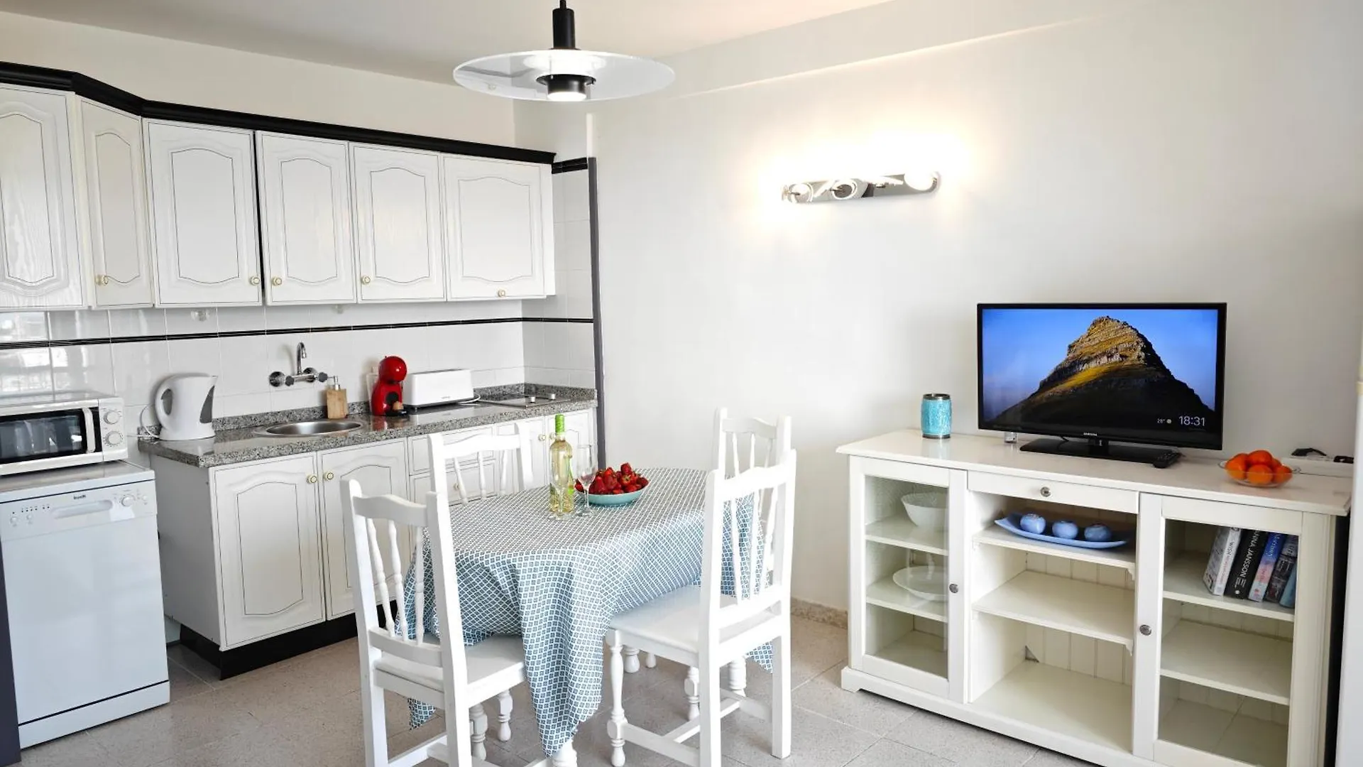 Blanco&Azul - Comfortable Ocean View Apartment Next To The Beach Playa de las Americas  Playa de las Americas (Tenerife)