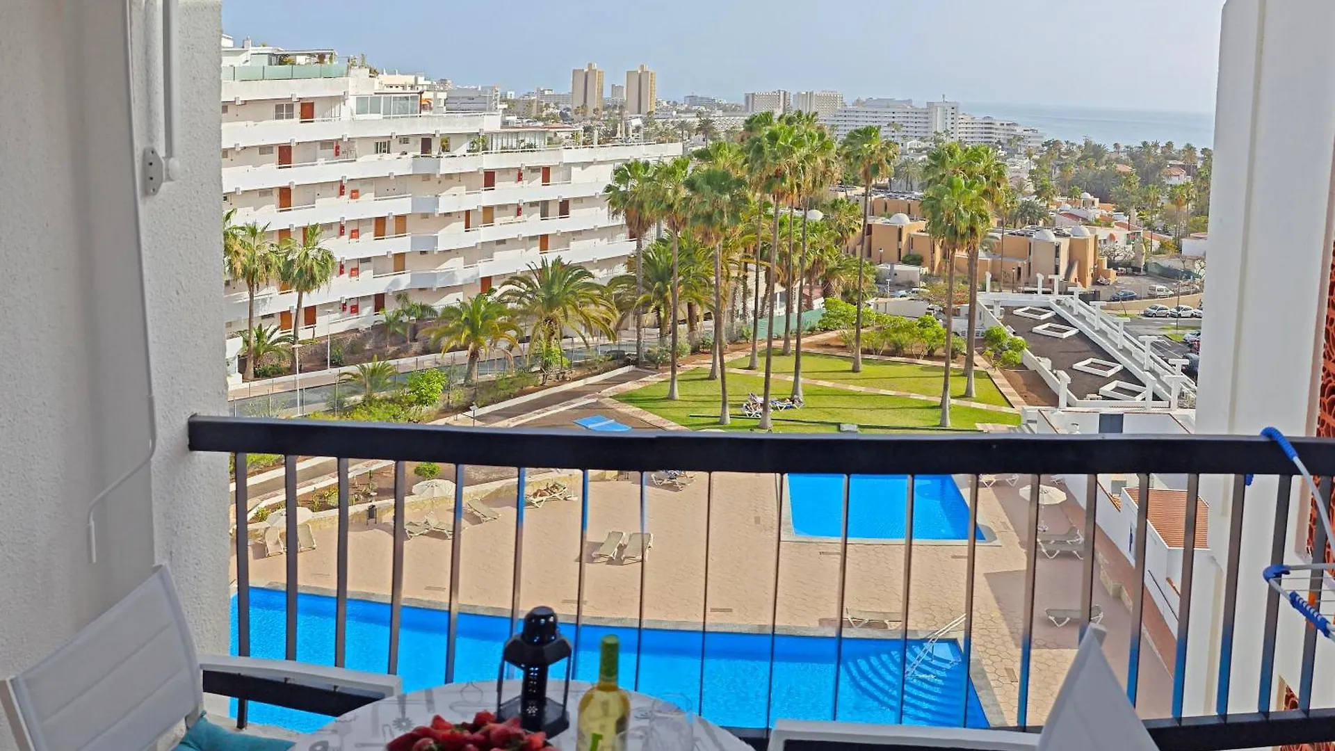 Blanco&Azul - Comfortable Ocean View Apartment Next To The Beach Playa de las Americas  Spain