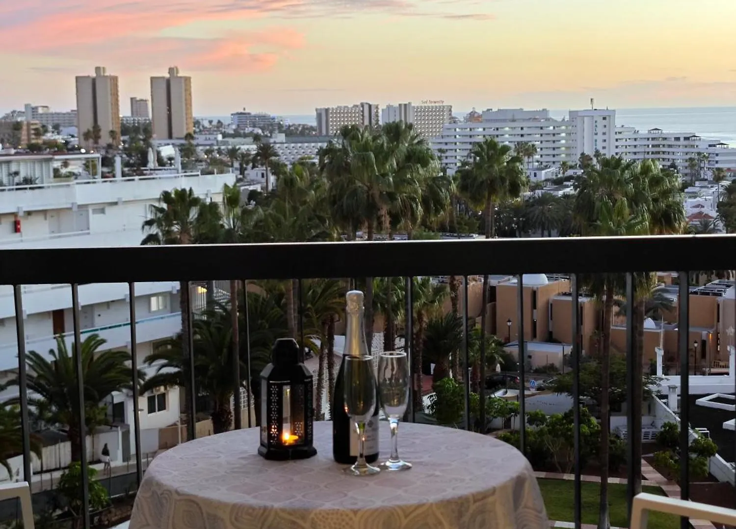 Blanco&Azul - Comfortable Ocean View Apartment Next To The Beach Playa de las Americas