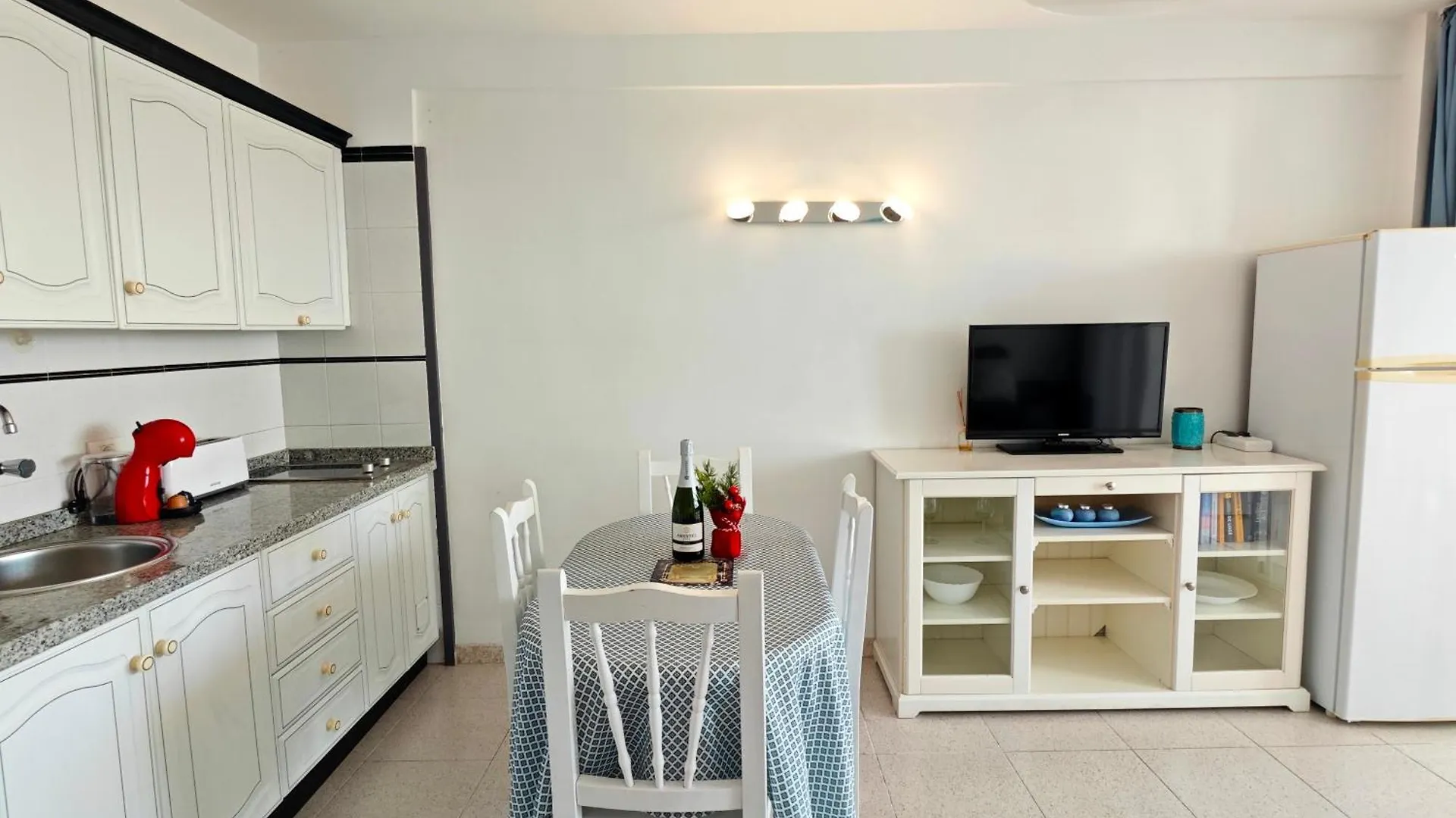 Blanco&Azul - Comfortable Ocean View Apartment Next To The Beach Playa de las Americas